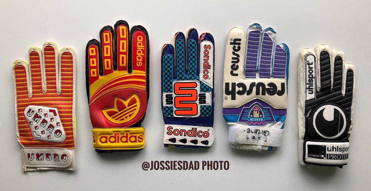 Old school goalkeeper deals gloves